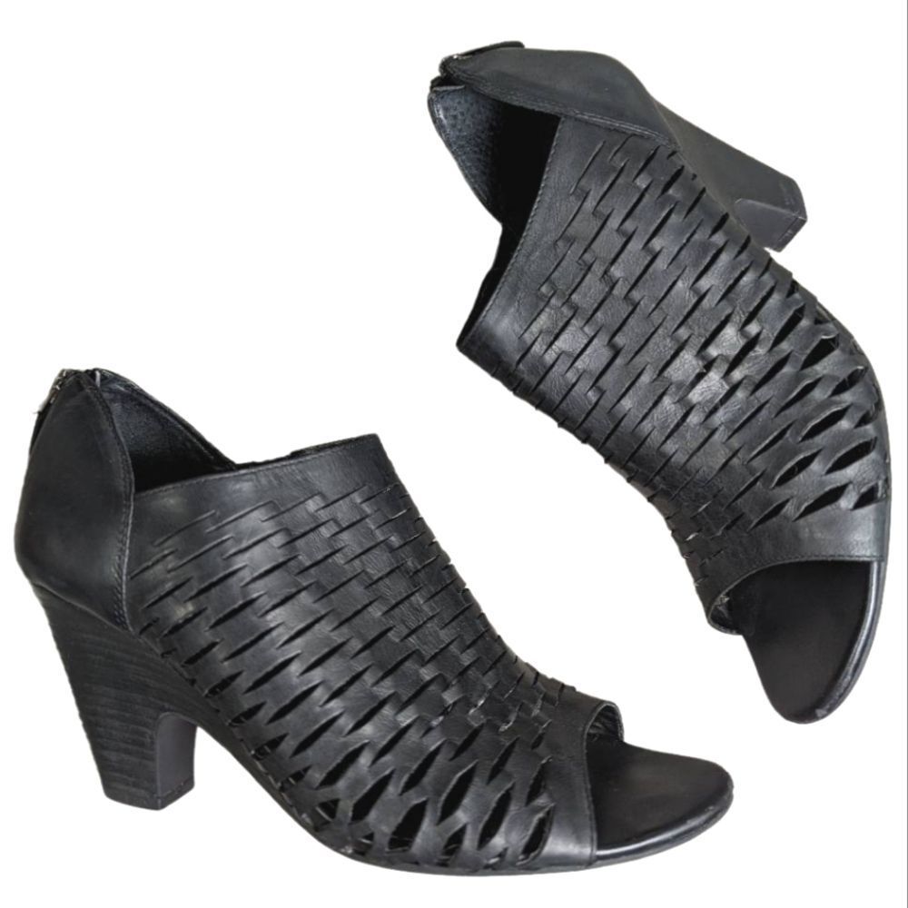 Franco Sarto Black leather Lazer cutout open toe shootie heels sandal womens 7.5